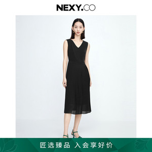 NEXY.CO/奈蔻夏季新款V领气质无袖连衣裙女士黑色中长裙