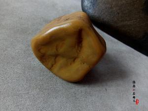 11月逊克奇石原石王摆件把件手玩石籽料石头润黄蜡石103克4.7厘米