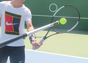 旋转网球训练器 教练指导动作 上旋切削截击发球固定动作练习器