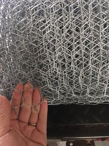 镀锌六角拧花网不锈钢铁丝网菱形网防护金属钢丝养殖装饰婚庆编织