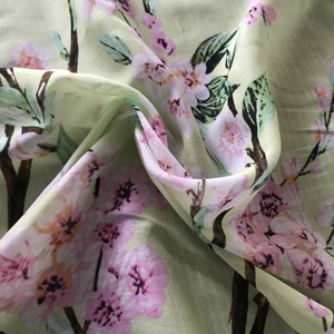 新品真丝棉布料 清新浅绿色粉红桃花衬衫连衣裙布料140门幅10姆米