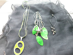 时尚百搭 天然晶石 贝壳材质 绿色 叶片状 椭圆吊坠 项链