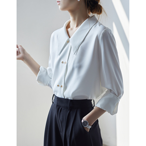 S AUTUMN 法式职业通勤缎面白色衬衫女设计感小尖领金扣垂感上衣