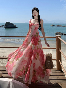 三亚度假沙滩裙高级感甜美超仙大摆印花雪纺吊带连衣裙子长裙飘逸