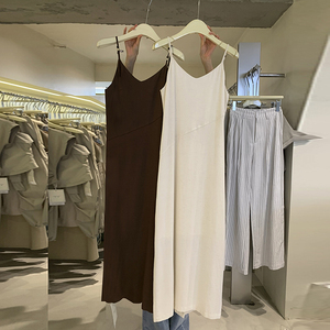 2024韩国夏季新款复古显瘦V领性感吊带连衣裙高级感露背系带长裙