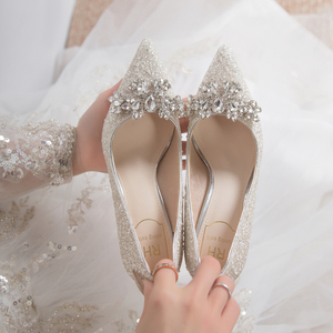 银色婚鞋新娘鞋2024新款春夏高跟鞋女细跟主婚纱亮片订婚结水晶鞋