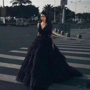 2021新款主题婚纱影楼摄影服装时尚旅拍外景海边拍照大摆黑色礼服