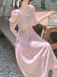 夏季法式茶歇粉色碎花连衣裙女方领甜美减龄气质宫廷度假风长裙子