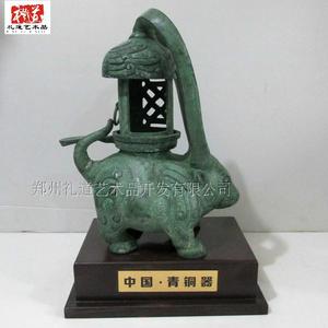 做旧汉代仿古青铜器工艺品摆件文化礼品铜牛灯博物馆陈设品台灯具