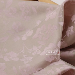 米色底浅粉色提花布料 聚酯纤维旗袍春秋连衣裙新中式服装面料