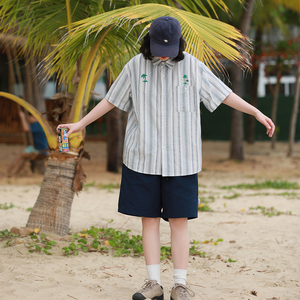 直立行走夏季沙滩度假风条纹设计感椰树刺绣洋气短袖衬衫女中性风