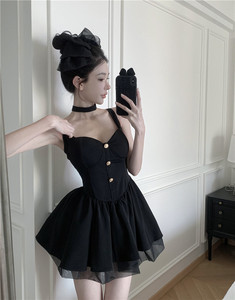 法式茶歇吊带蓬蓬公主裙夏季新款气质修身显瘦黑色性感连衣裙女装