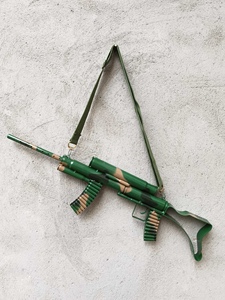 迷彩军绿子弹壳冲锋枪模型 家居挂件军迷收藏炮壳工艺品