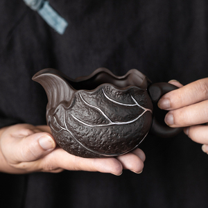 原矿紫砂浮雕手工分茶器公杯匀茶茶海茶具带柄陶瓷配件荷花公道杯