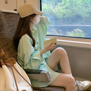 韩系高级感绿色条纹衬衫女2024夏季新款宽松薄款外搭开衫长袖上衣