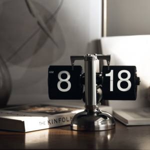 KisKin欧式创意个性自动翻页时钟桌面摆件简约复古家居座钟台钟
