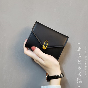 日本ins钱包新款小众设计感女士短款证件包折叠多卡位扣搭零钱夹