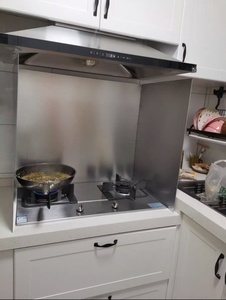 厨房挡油板煤气灶台不锈钢耐高温油烟机围板炒菜防溅隔热防油挡板