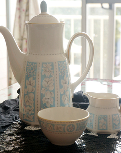 royal doulton英国产近新奶油蓝白色桃子树叶骨瓷咖啡壶奶罐糖碗