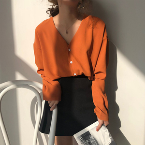 夏季设计感小众薄款长袖复古上衣垂感橘橙色慵懒风v领雪纺衬衫女