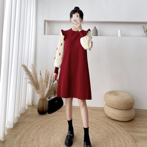 秋冬孕妇针织连衣裙假两件拼接复古红色中长款木耳边毛衣裙哺乳裙