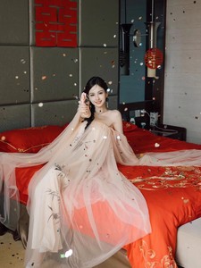 新中式晨袍新娘结婚订婚拍照仙女长裙高级感小众轻婚纱礼服连衣裙