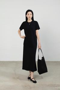 阿伟服饰24春夏季新款韩版女装直筒显瘦气质显瘦黑色弹力棉连衣裙