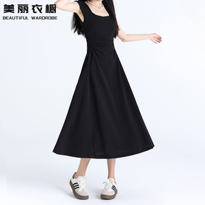 美丽衣橱黑色法式吊带连衣裙女2024夏季新款高级感修身显瘦中长裙