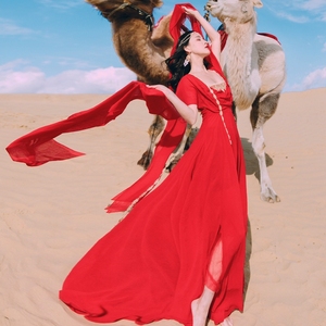 旅拍大片红色连衣裙异域风情复古绣花民族风旅游沙漠长裙青海西藏