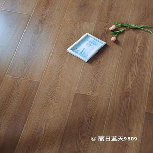 强化复合木地板10mm家用厂家直销环保耐磨防潮简约个性人字拼灰色
