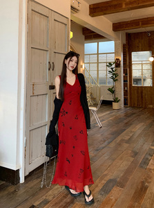 纯欲风红色连衣裙吊带长裙度假风套装女夏季黑色防晒开衫两件套潮