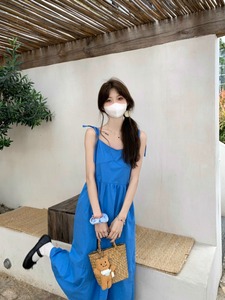 kumikumi蓝色绑带显瘦吊带裙女夏季甜美减龄连衣裙气质中长款裙子