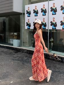 kumikumi法式复古格纹吊带连衣裙女装夏季辣妹蕾丝花边包臀裙长裙