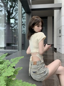 kumikumi甜辣妹杏色短袖针织衫女装夏季性感露腰绑带修身短款上衣