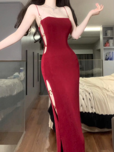 大码性感镂空红色吊带连衣裙女小众设计气质修身开叉辣妹包臀长裙