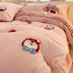双面加厚珊瑚绒床上四件套冬季草莓熊法兰牛奶绒被套加绒床品床单