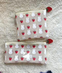 卡通可爱米飞兔子草莓pvc果冻透明笔袋文具袋 便携化妆包收纳包潮
