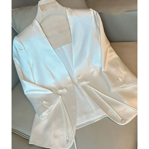 高级感新中式醋酸珍珠缎面盘扣白色西装上衣小众设计师款防晒外套