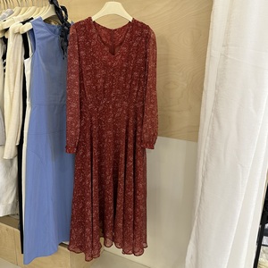 韩系红色碎花长袖连衣裙女2024年夏季新款设计感收腰显瘦长款裙子