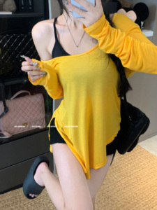 黄色斜肩长袖T恤女夏季薄款罩衫纯欲辣妹宽松不规则开叉防晒上衣