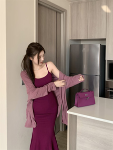 紫色吊带连衣裙女春季性感小妈长裙修身收腰紧身绝美包臀鱼尾裙子