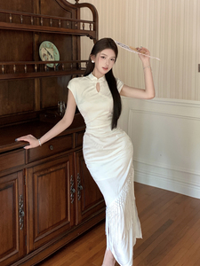 新中式改良旗袍盘扣短袖连衣裙女夏季白色提花流苏收腰包臀长裙子