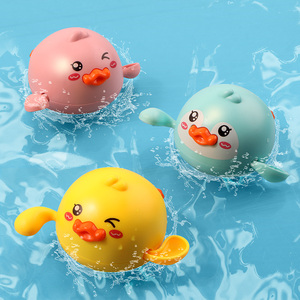 婴儿洗澡玩具儿童戏水小黄鸭宝宝游泳水上玩水喷水小鸭子男孩女孩