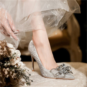 Y.K.M/2024香槟色新款新娘鞋女婚鞋细跟尖头法式水晶伴娘高跟鞋女