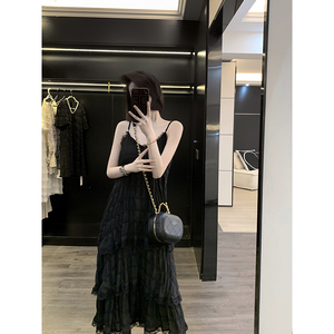 黑色吊带连衣裙子女夏季2023新款三层褶度假风蛋糕裙休闲气质裙子