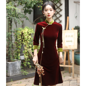 红色旗袍2024新款秋冬长袖丝绒小个子短款设计感走秀复古连衣裙