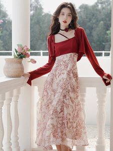 女复古法式浪漫红色碎花吊带连衣裙纯欲风仙气度假桔梗长裙+开衫