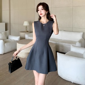 韩版纯色无袖圆领连衣裙女夏季新款职业气质修身成熟姐姐范背心裙
