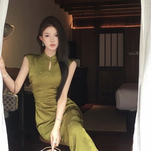 新中式绿色旗袍连衣裙子女夏季国风盘扣气质无袖收腰包臀提花长裙