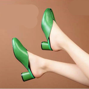鱼嘴鞋半包拖鞋女时尚外穿中跟绿色凉鞋2024夏季新款粗跟高跟凉拖